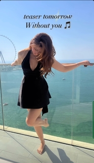 Mahira Sharma feet photo thumbnail