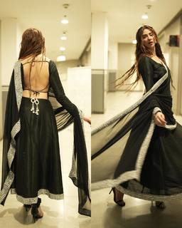 Mahira Sharma feet photo thumbnail