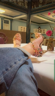 Mahira Sharma feet photo thumbnail