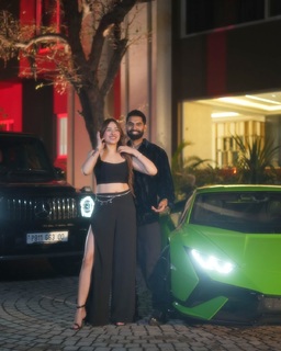 Mahira Sharma feet photo thumbnail