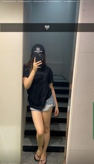 Mahira Sharma feet photo thumbnail