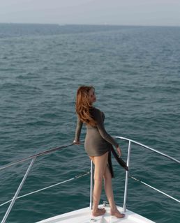 Mahira Sharma feet photo thumbnail