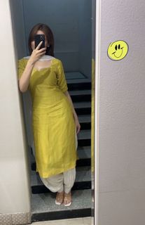 Mahira Sharma feet photo thumbnail