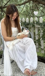 Mahira Sharma feet photo thumbnail