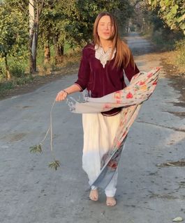 Mahira Sharma feet photo 5