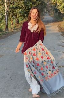 Mahira Sharma feet photo 3