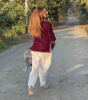 Mahira Sharma feet photo 2