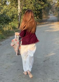 Mahira Sharma feet photo 1