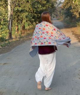 Mahira Sharma feet photo 20