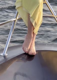 Mahira Sharma feet photo 14