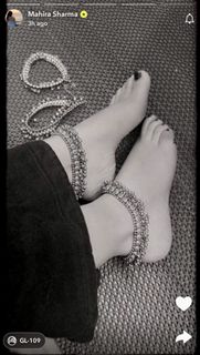 Mahira Sharma feet photo 12