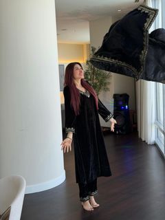 Mahira Sharma feet photo 4