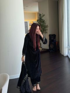 Mahira Sharma feet photo 3