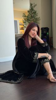Mahira Sharma feet photo 1