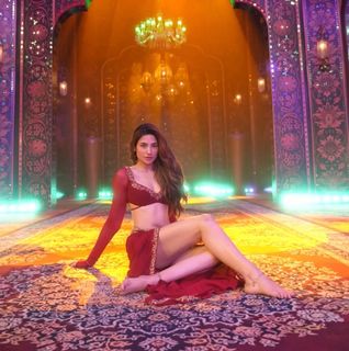 Mahira Sharma feet photo 2