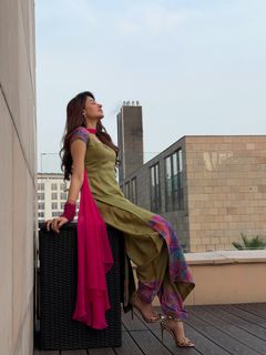Mahira Sharma feet photo 1