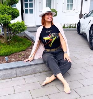 Mahnaz Afshar feet photo thumbnail
