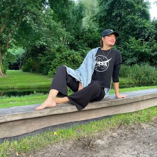 Mahnaz Afshar feet photo thumbnail