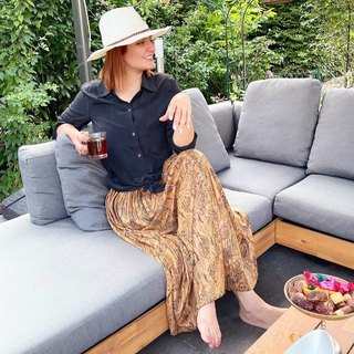 Mahnaz Afshar feet photo thumbnail