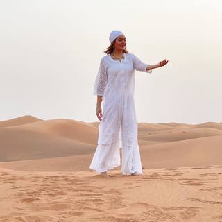 Mahnaz Afshar feet photo thumbnail