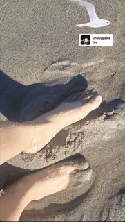 Mahnaz Afshar feet photo thumbnail