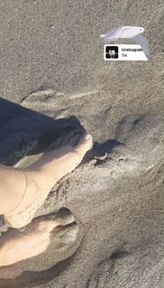 Mahnaz Afshar feet photo thumbnail
