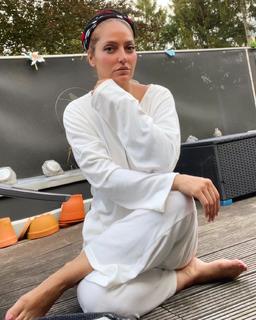 Mahnaz Afshar feet photo thumbnail