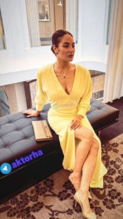 Mahnaz Afshar feet photo thumbnail
