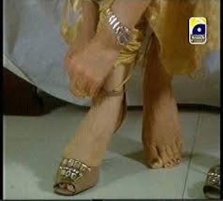 Mahnoor Baloch feet photo 12