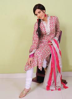 Mahnoor Baloch feet photo 3
