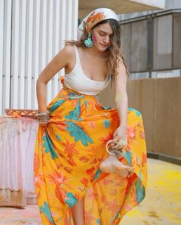 Mahvash feet photo 9