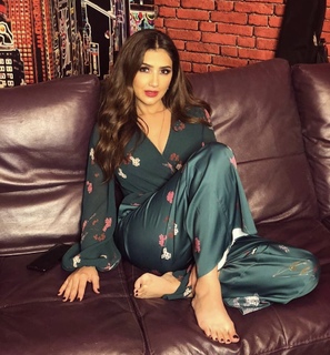 Mai Omar feet photo thumbnail
