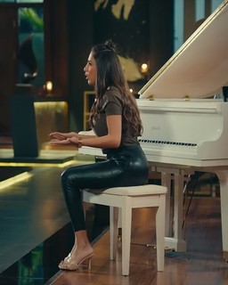 Mai Omar feet photo thumbnail