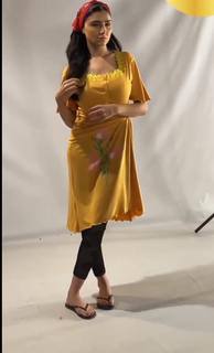 Mai Omar feet photo thumbnail