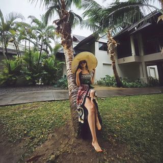 Mai Omar feet photo thumbnail