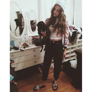 Maia Mitchell feet photo thumbnail