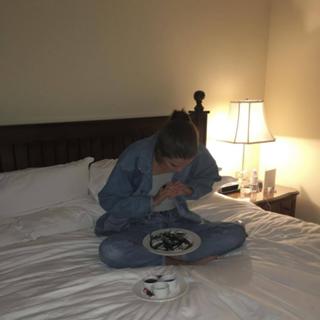 Maia Mitchell feet photo thumbnail