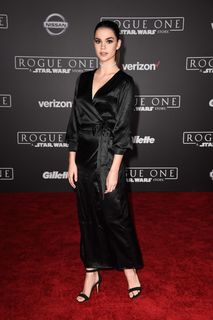 Maia Mitchell feet photo thumbnail