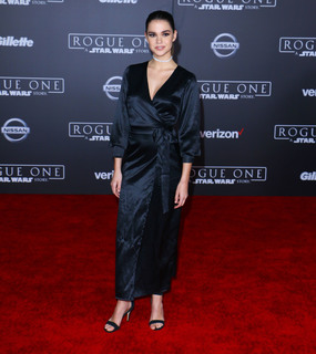 Maia Mitchell feet photo thumbnail