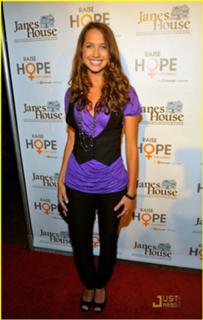 Maiara Walsh feet photo thumbnail