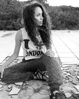 Maiara Walsh feet photo thumbnail