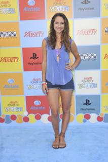 Maiara Walsh feet photo thumbnail
