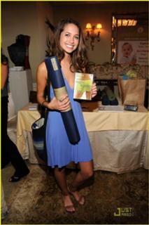 Maiara Walsh feet photo thumbnail