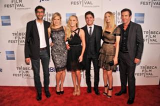 Maika Monroe feet photo thumbnail