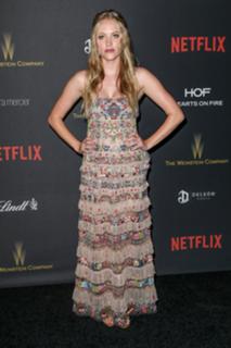 Maika Monroe feet photo thumbnail