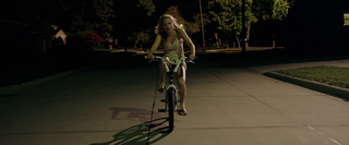 Maika Monroe feet photo thumbnail
