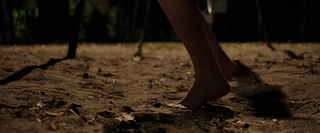 Maika Monroe feet photo thumbnail