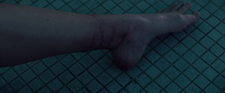 Maika Monroe feet photo thumbnail