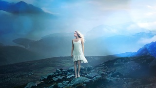 Maika Monroe feet photo thumbnail