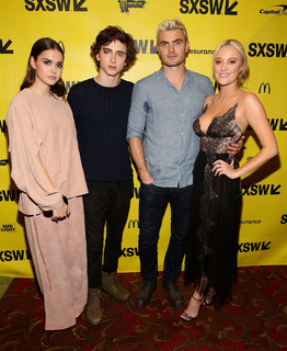 Maika Monroe feet photo thumbnail